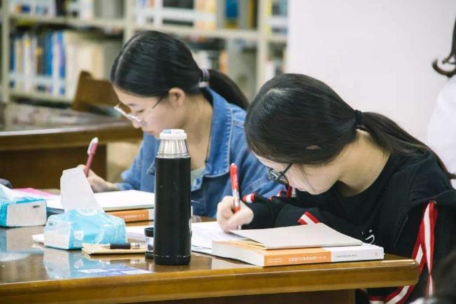 大学英语四六级有多重要?不仅证书含金量高,还影响就业