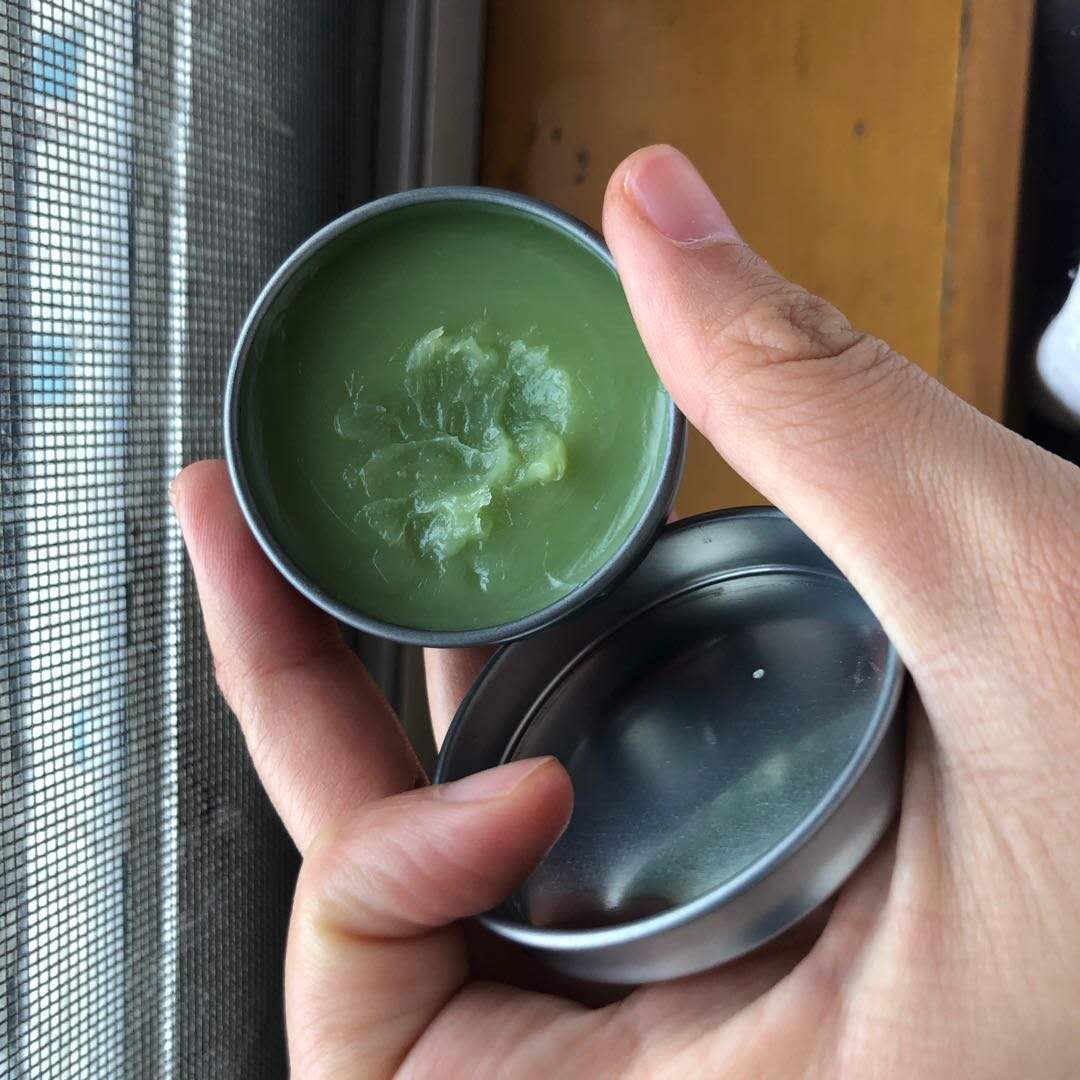 宝宝脸上起像蚊虫叮咬的红包,宝宝被蚊虫咬了长了几个红包