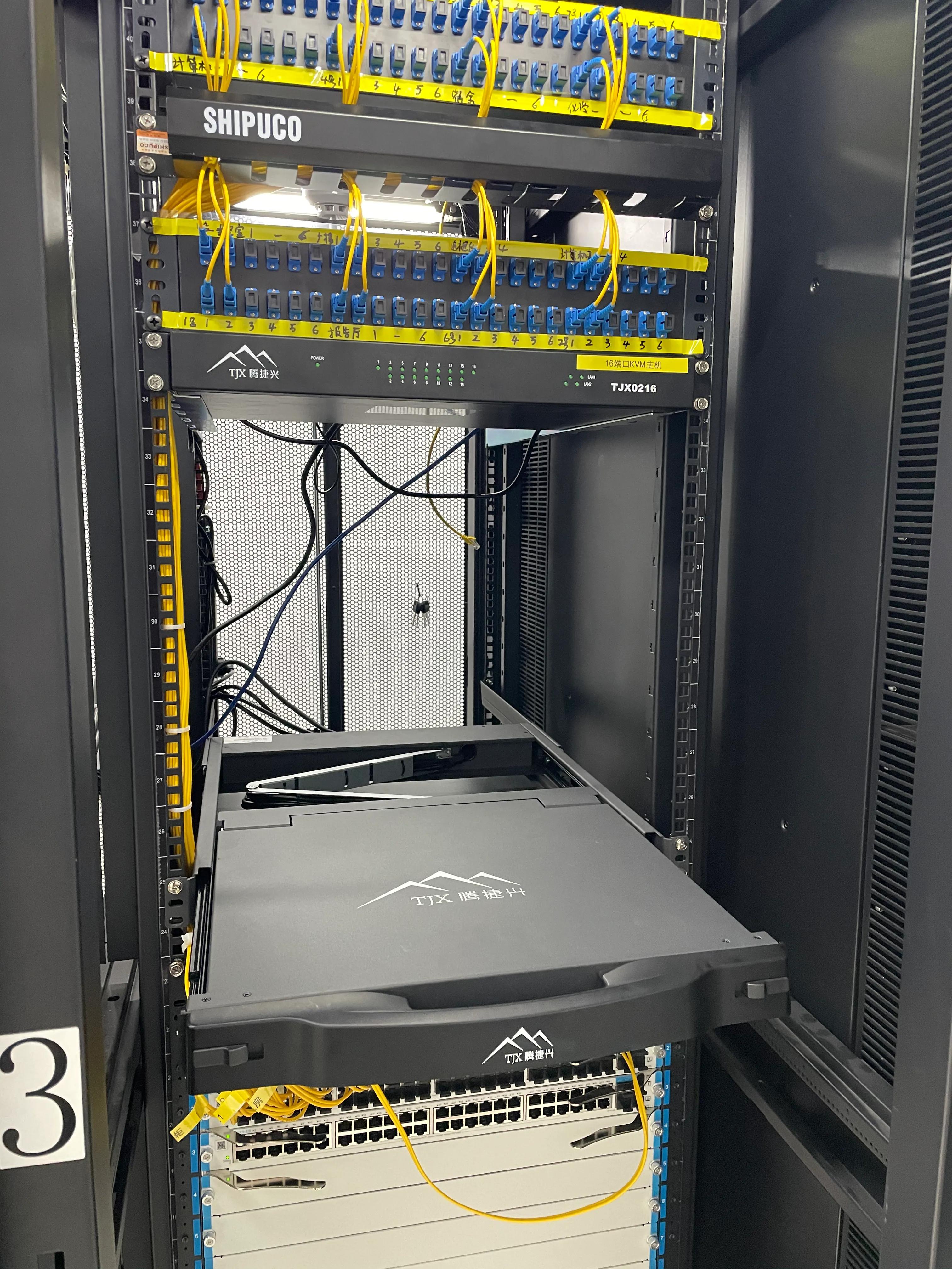 什么是kvm一体机,kvm切换器接kvm延长器