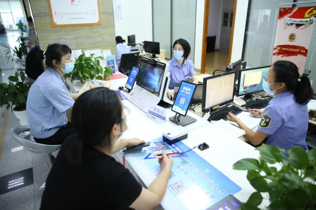 践“三能”创“国枫”丨金塘派出所：舟山桥头堡上“枫景线”