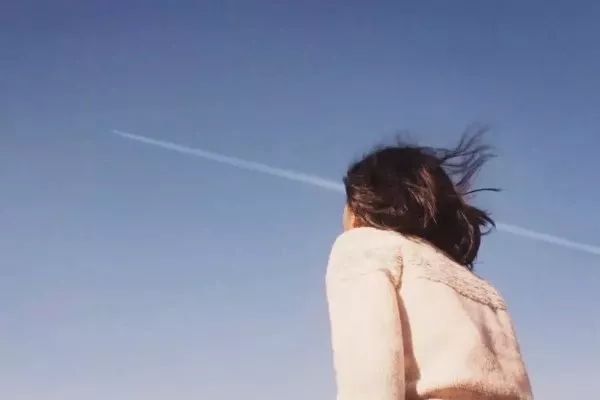 每个女人都活成了超人,每个中年的女人都活成一束光