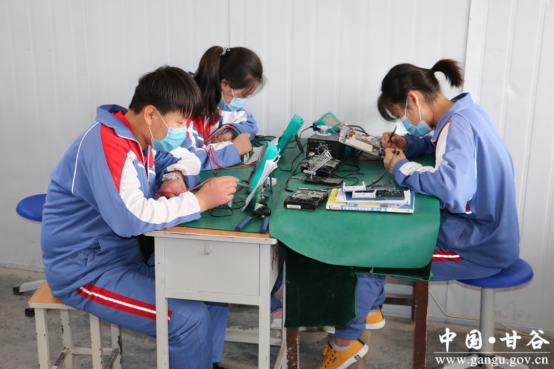 攻坚克难奋力办好人民满意的教育,为办好人民满意的教育作出奉献