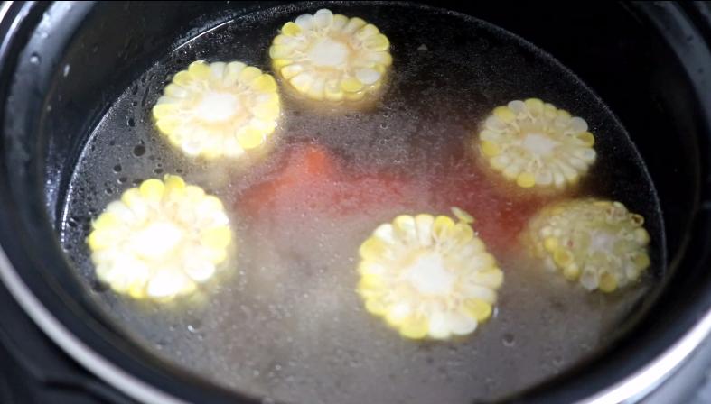 排骨汤最简单的做法,排骨汤怎么煮软烂入味适合老人吃