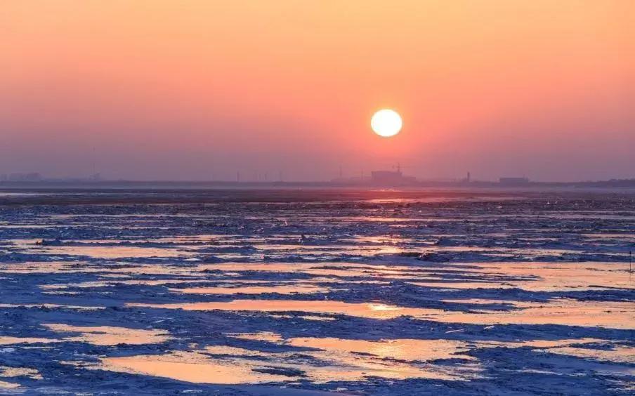 乌苏镇东方第一哨所哨兵,黑龙江边境边防战士冬天站岗