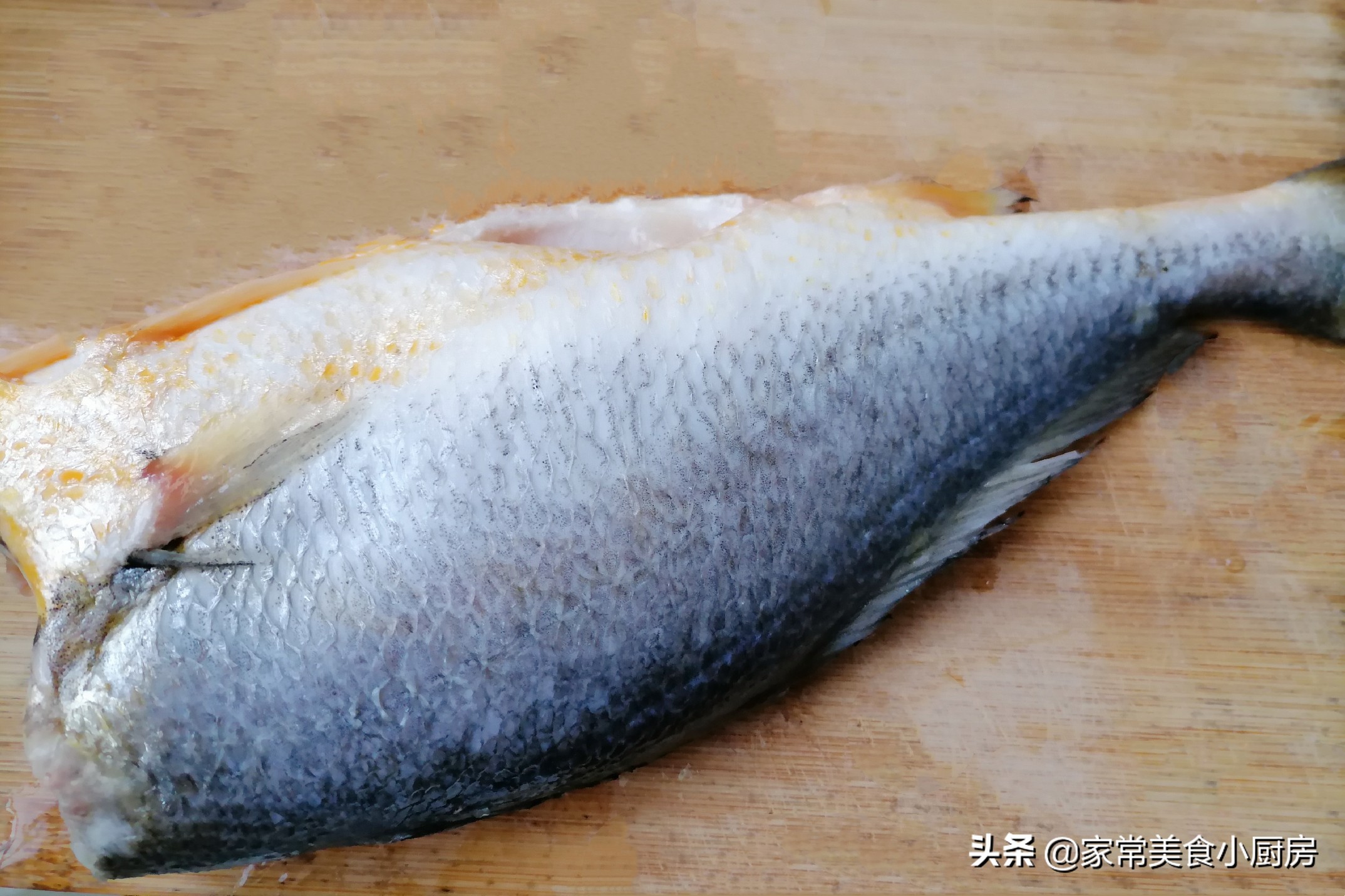 简单清蒸大黄鱼的最佳做法,清蒸大黄鱼怎么做最好吃