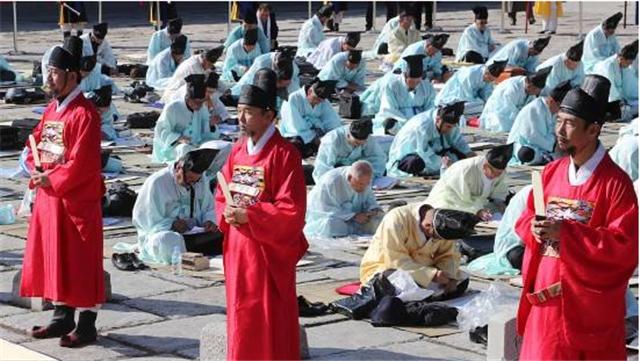 “被服儒雅,皮里春秋”,古代儒生如何从国士走向虚伪卫道士?