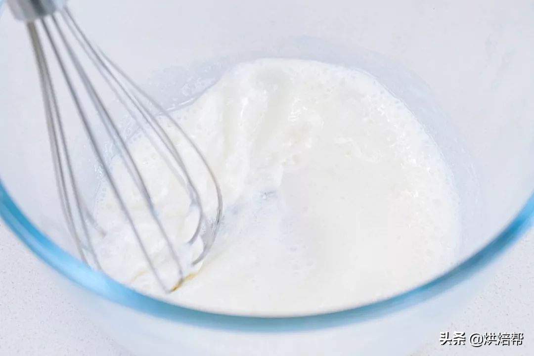 简单蛋糕做法不用牛奶和低筋面粉,1斤面粉加多少鸡蛋和牛奶做蛋糕