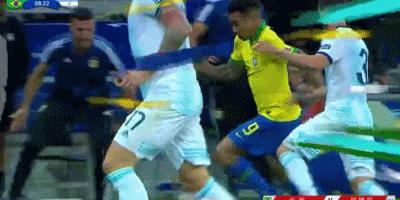 巴阿大战集锦,双人滑铲梅西