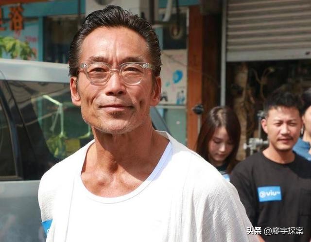 想不到他俩曾是夫妻,一位日籍香港女打星,一位靠演“浩南”翻身