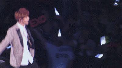 他们拼命化解尴尬的样子，够我笑上一整天