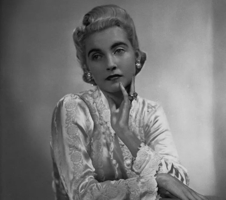 身家上亿的她，做了一辈子“公主梦”，最后人财两空