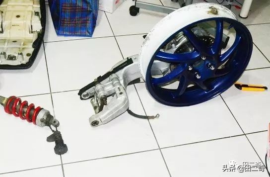 19款SYM新车发布，搭载ZXR400引擎，超炫涡*大轮**灯指纹启动