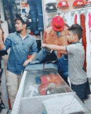 爆笑gif妹子你都拖大家的后腿了,搞笑gif妹子绝对是一位运动健将