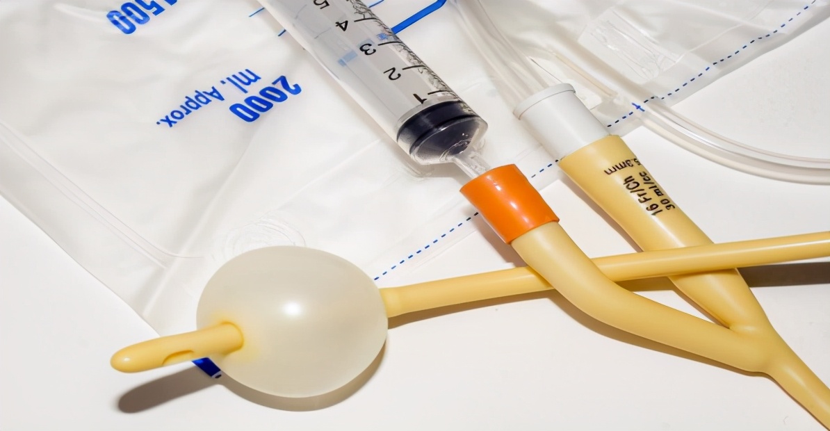 老人小便失禁用什么护理用品,老人尿裤护理用品