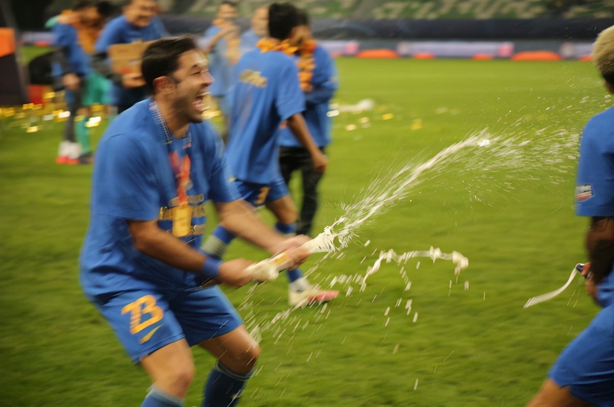 青岛啤酒体验,青岛啤酒杯足球