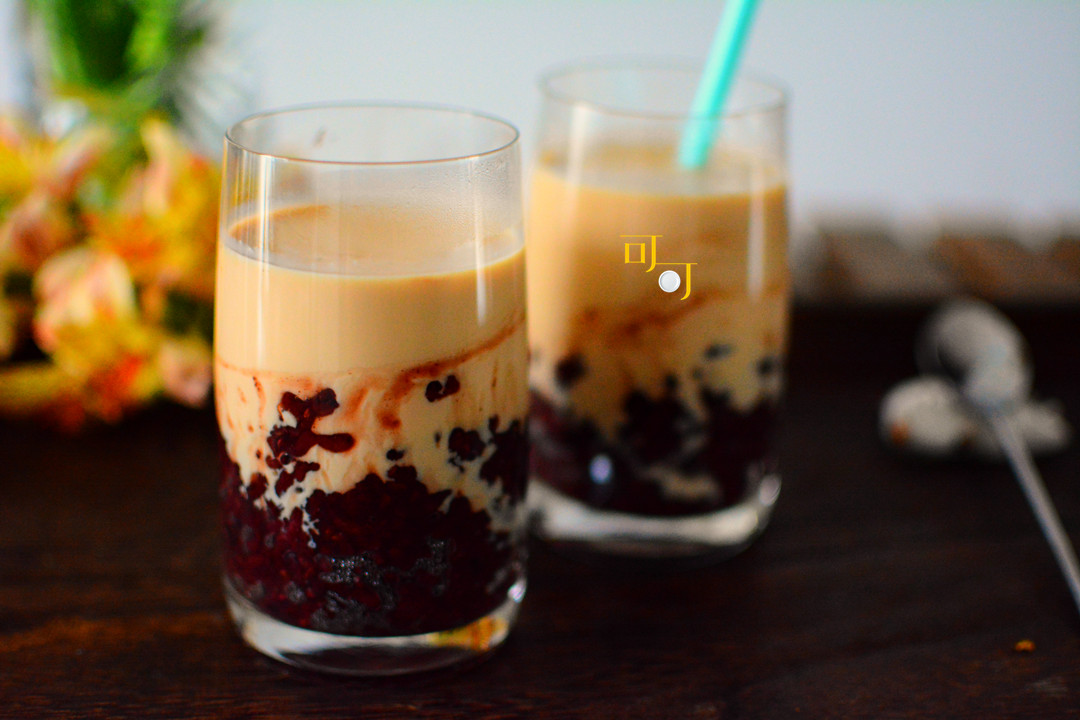 夏天最火的奶茶制作,夏天很热做一杯冰的奶茶怎么做