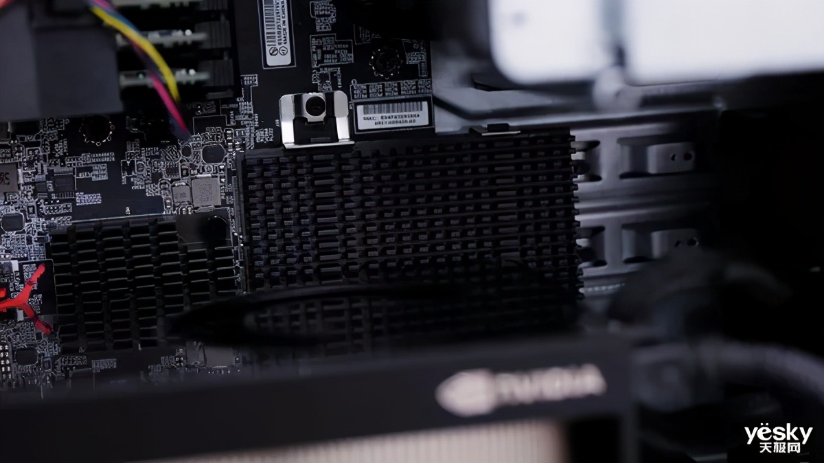 全球首款64核工作站的怪兽级生产力联想ThinkStationP620评测