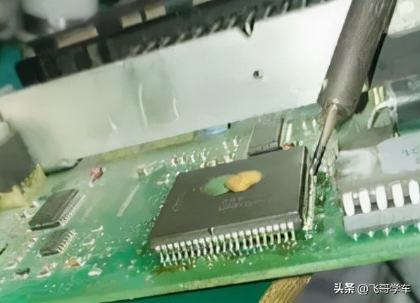 维修汽车电脑板多少钱,汽车大灯电脑板维修教程