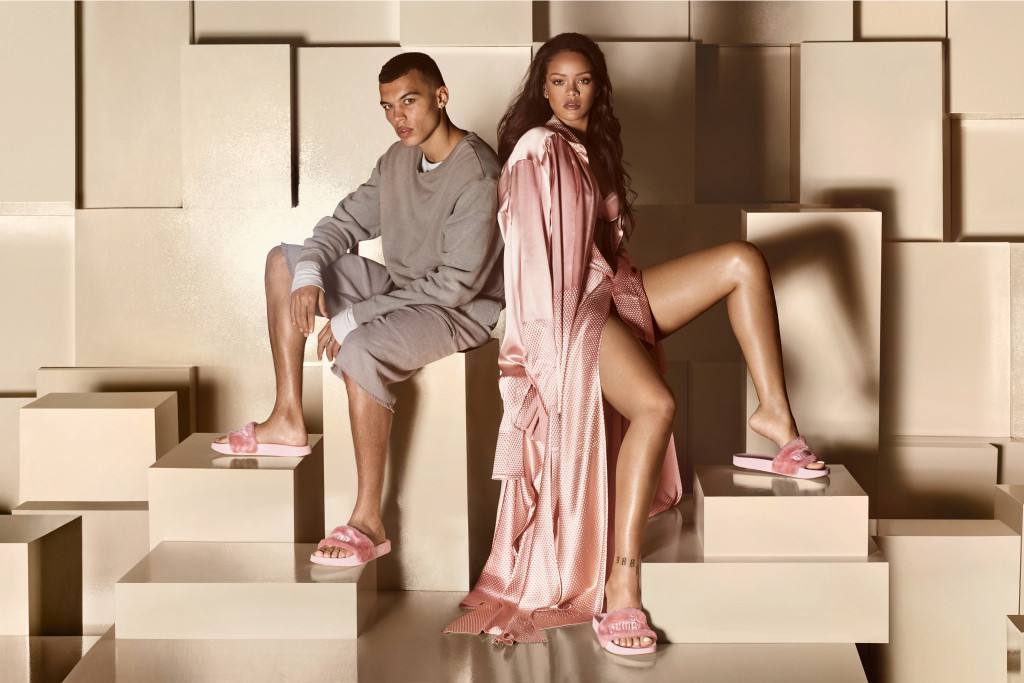 puma粉色蕾哈娜搭配袜子,puma蕾哈娜袜套