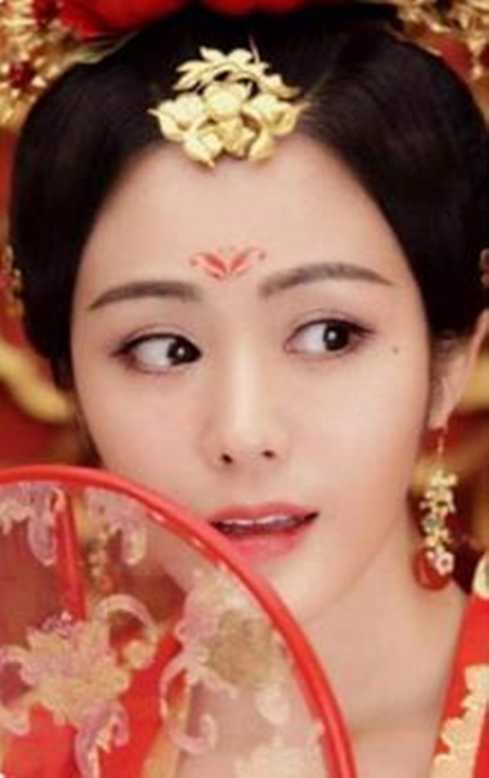 脸上有痣的女孩子长得好不好看,女的脸上长痣面相图解