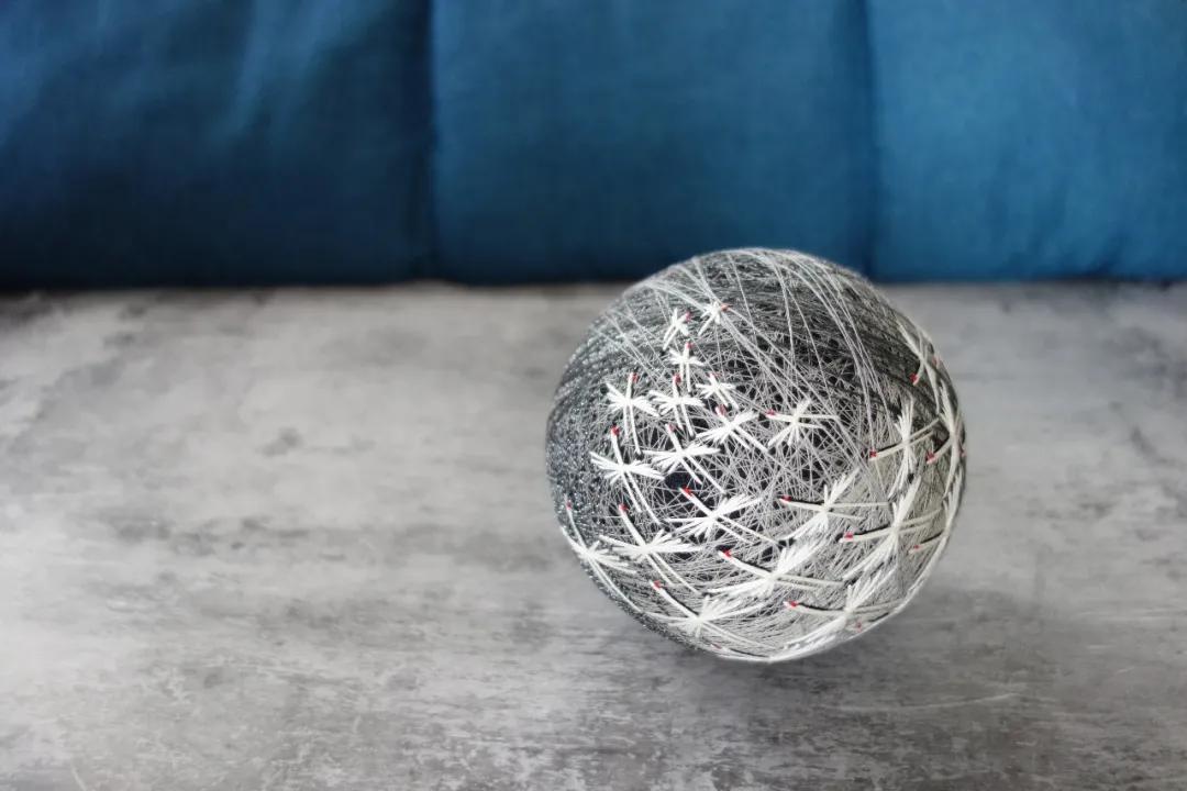 惊艳！“球上刺绣”你见过吗？她在球上绣出二十四节气，无数粉丝为之打call