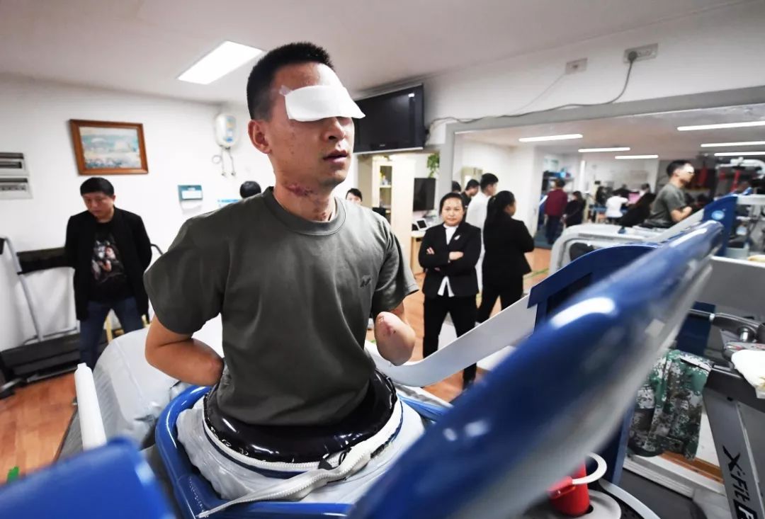 为了谁杜富国一等功,一等功臣杜富国回家视频