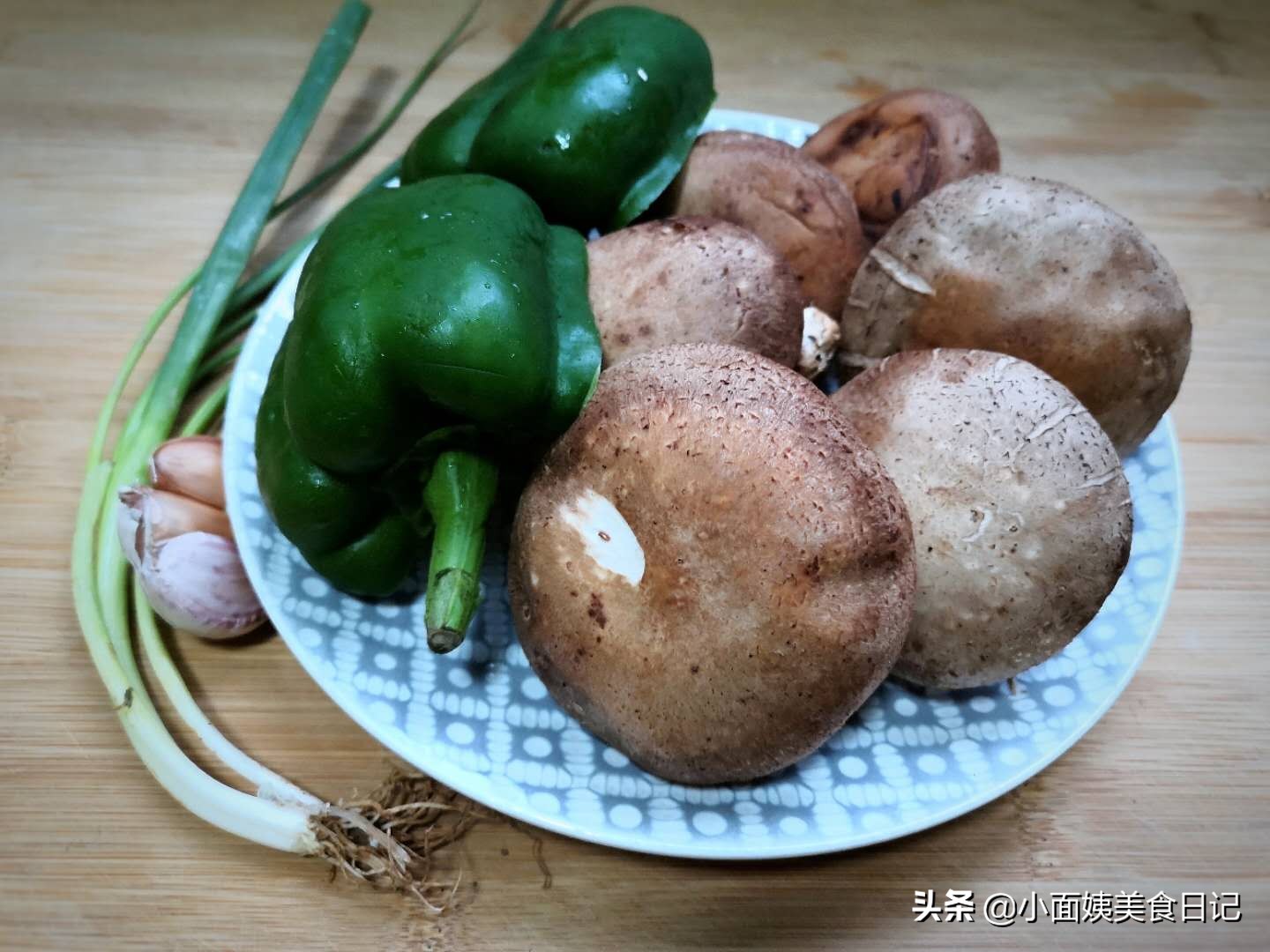 这三样一起炒实在太鲜美,这道菜懒人必备随便一炒都很好吃