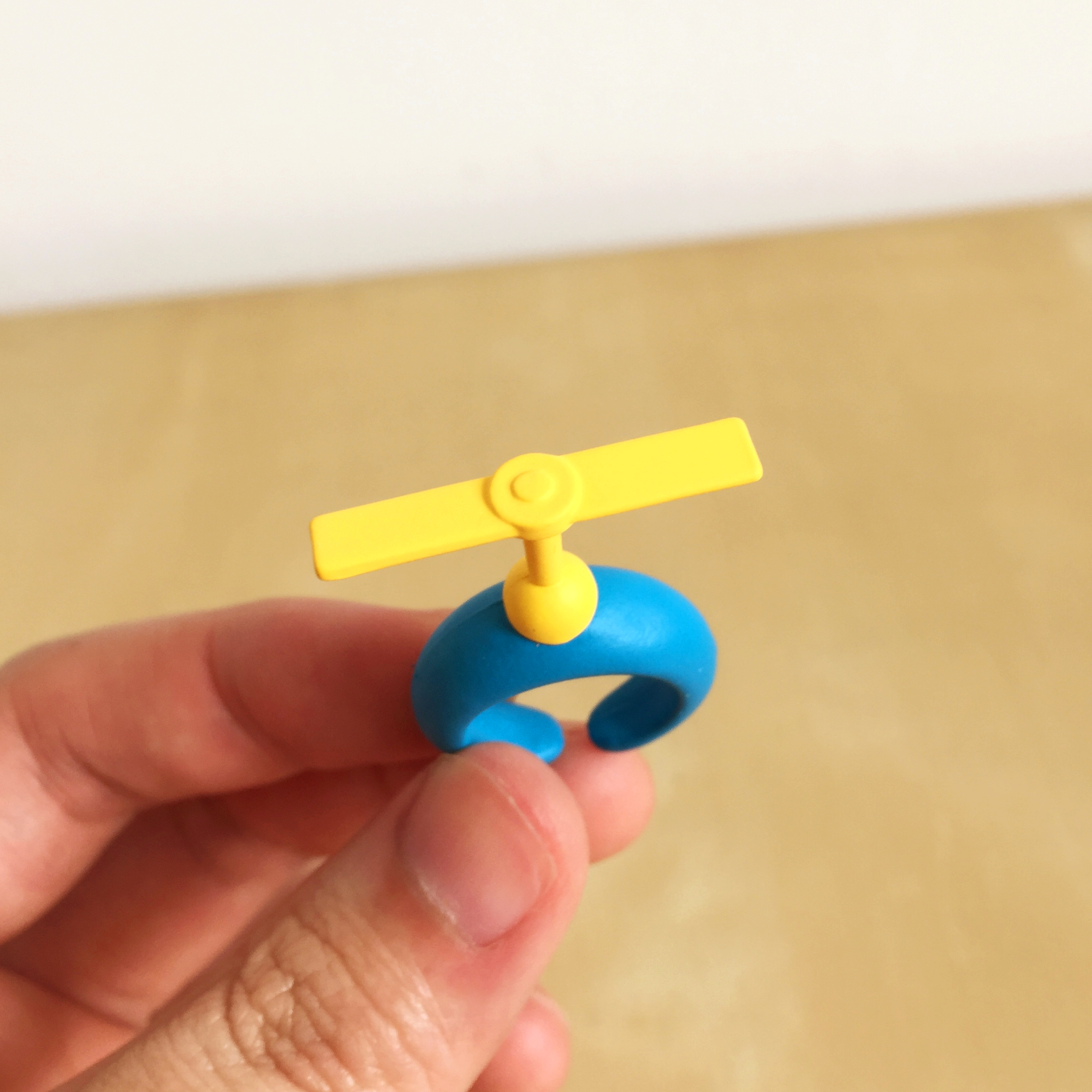 满满的《哆啦a梦》元素玩具戒指盒玩测评