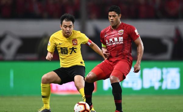 裁判抛硬币挑边,裁判扔硬币决定什么