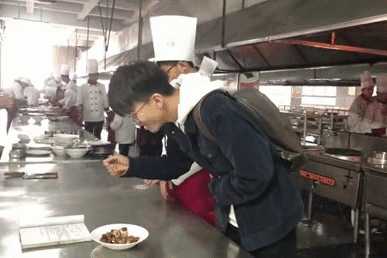 上蓝翔技校有哪些条件,我在蓝翔技校的亲身经历