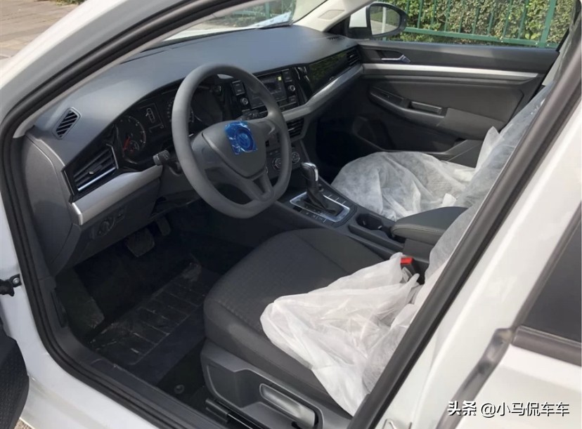 轩逸经典2021买下来一共要多少钱,宝来轩逸哪个更值得购买