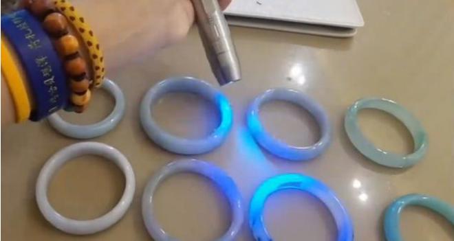 红翡翠手镯怎么鉴定真假图解,一碗水鉴定翡翠手镯真假