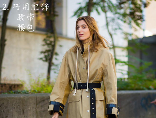 肩窄偏瘦干瘪女生怎么穿,肩窄胸平怎样穿衣服