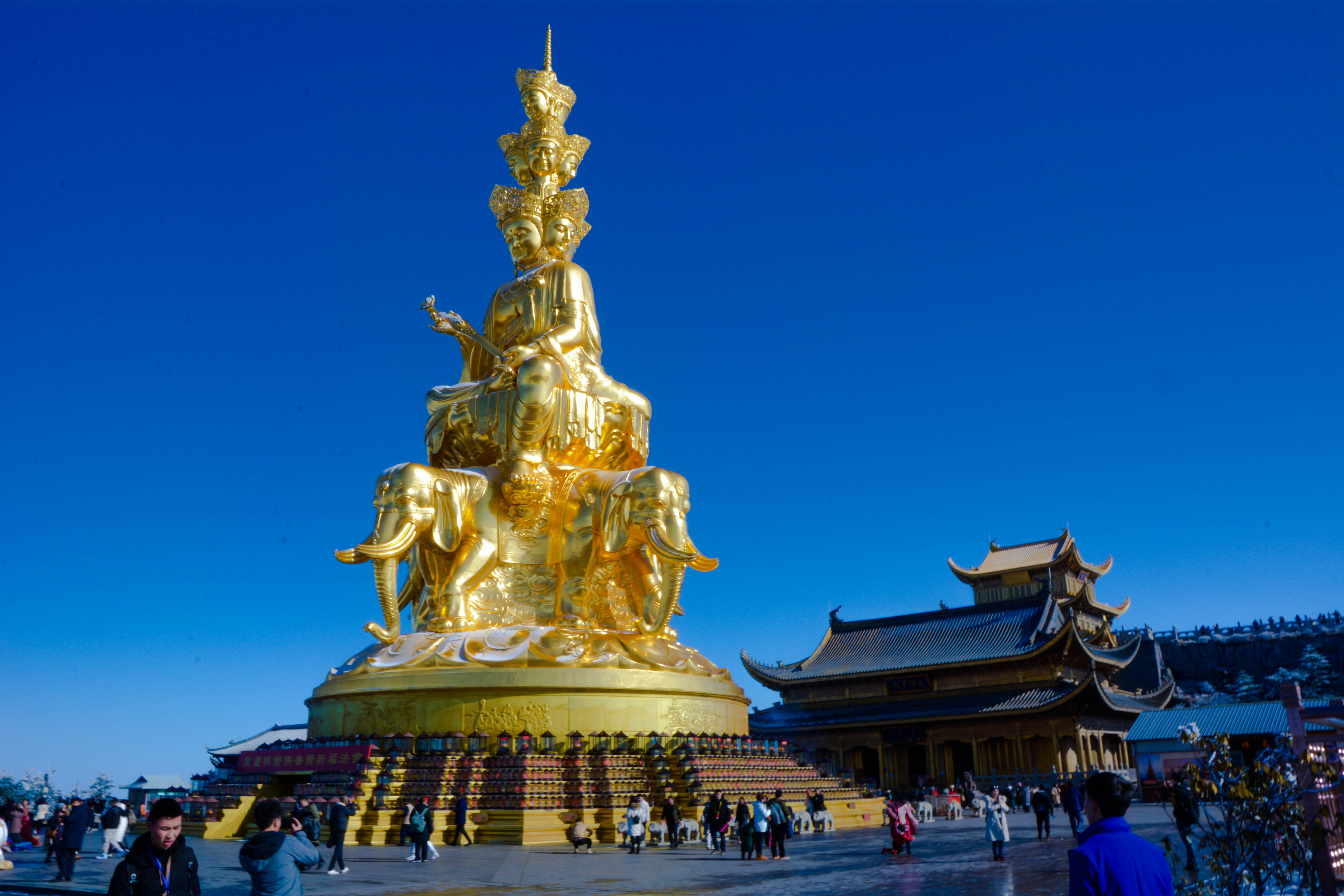 峨眉山冬雪仙境,峨眉山象城旅游