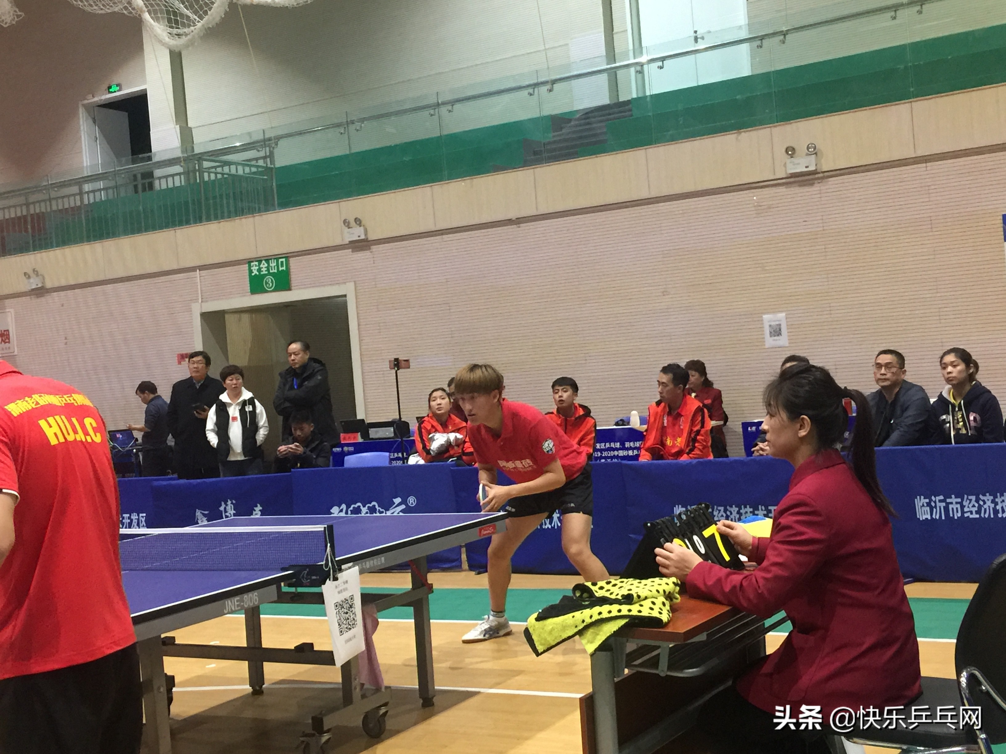 土超赛场爆发百人大混战,沙超联赛