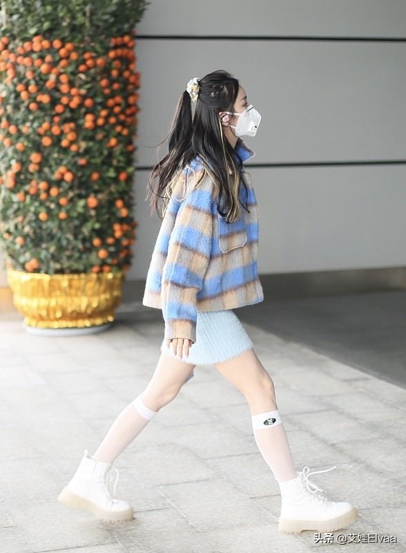 吴宣仪25岁直播视频,吴宣仪穿黑色露腰装