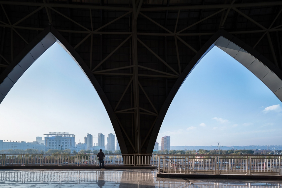 临夏奥体中心有哪些,盛世牡丹临夏奥体中心体育场
