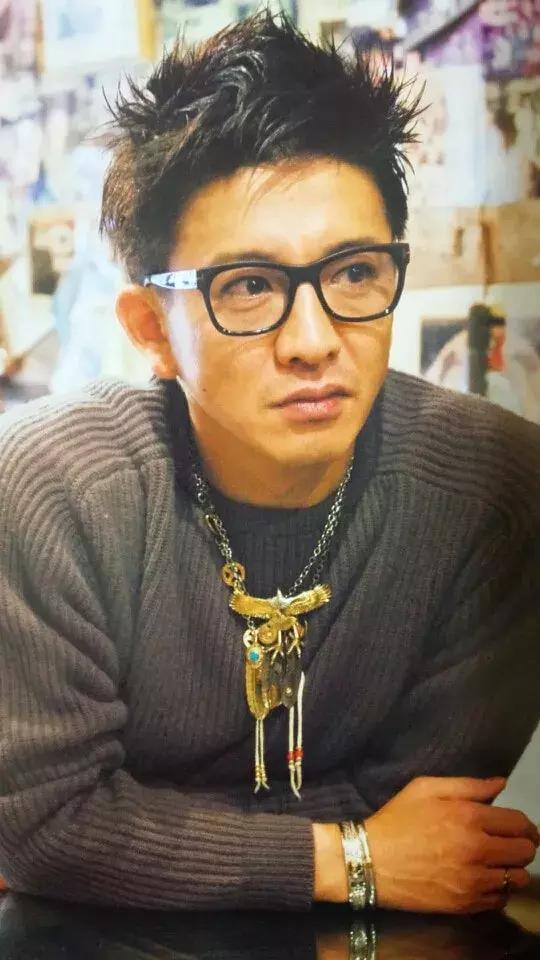 盘点让男生看了爱不释手的东西,男士戴的银饰品高级感