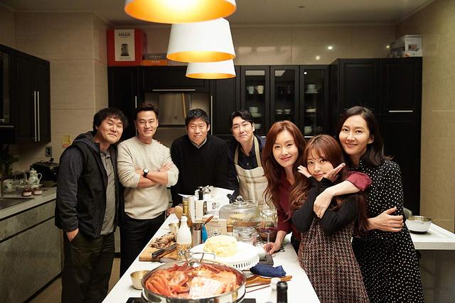 电影完美陌生人讲的什么,电影完美陌生人