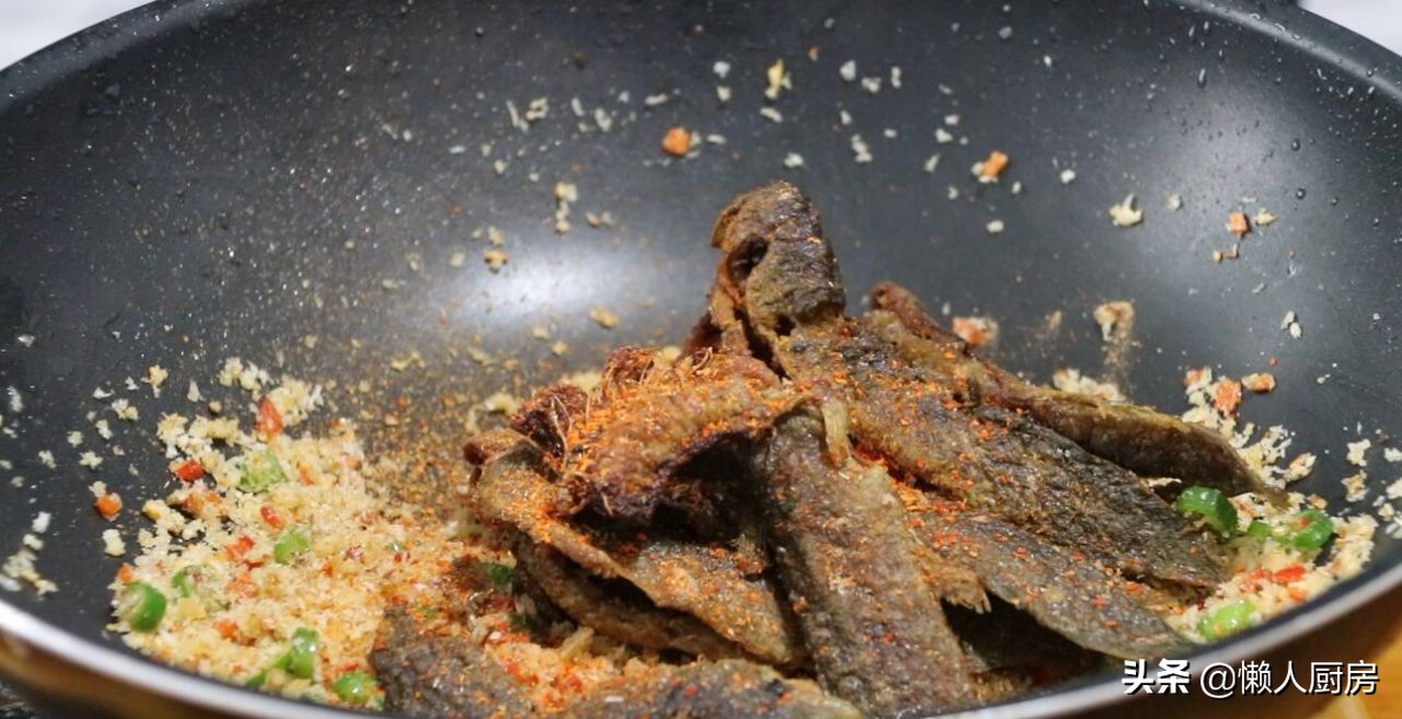 红烧泥鳅不放辣椒的家常做法视频,不放辣椒教你泥鳅鱼怎样烧才好吃