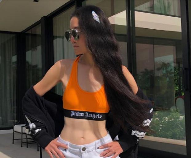 71岁百亿富翁,280亿富婆长得像17岁女孩