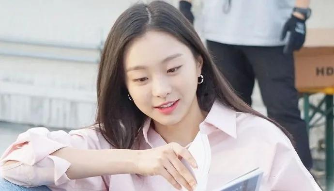 这个路子比魏璎珞更野的女主，私底下竟然是位肤白貌美的小可爱？