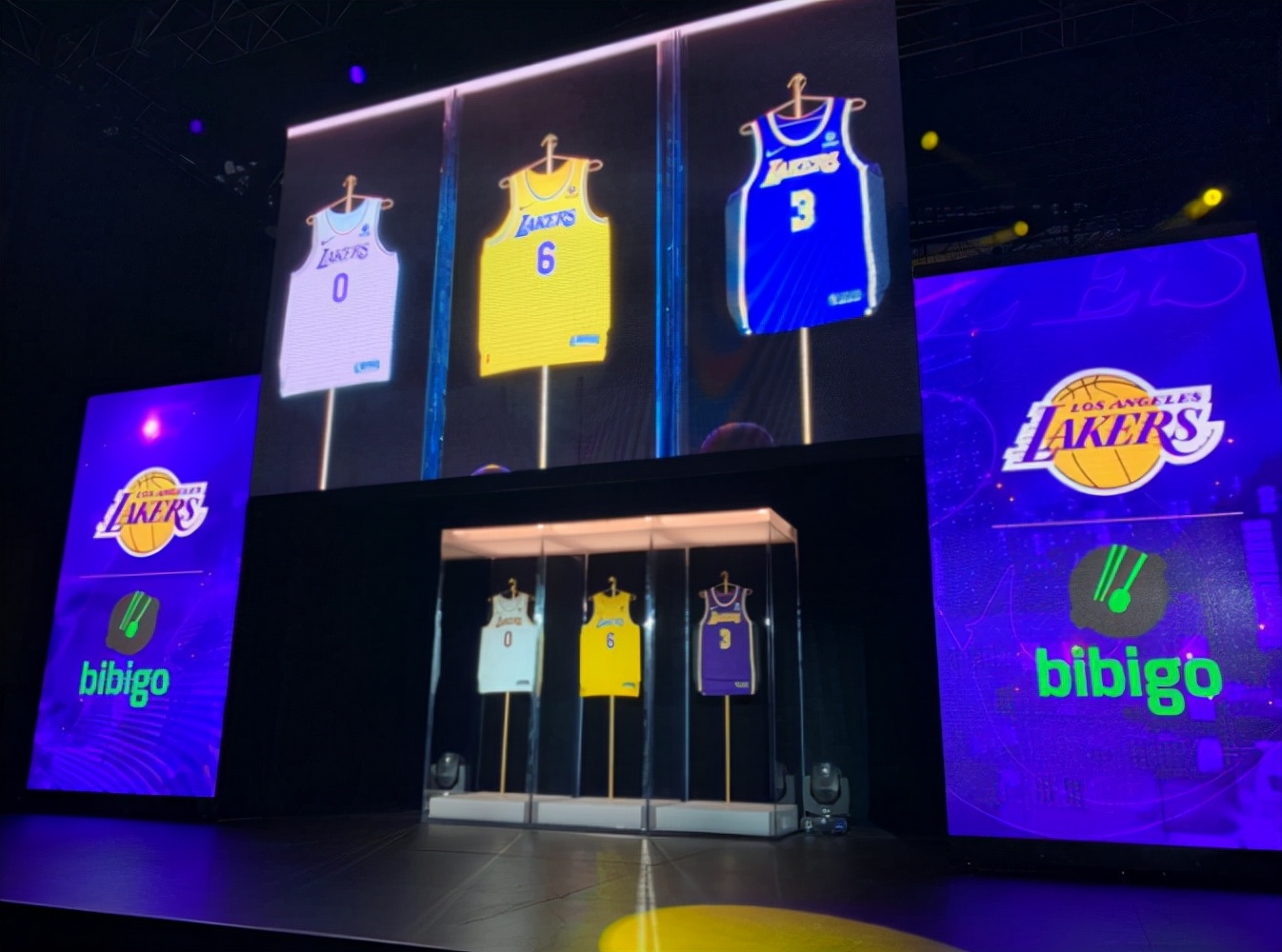 2年近亿詹姆斯可与湖人提前续约,詹姆斯两年1.32亿续约湖人