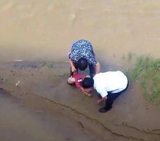 5岁女孩耳朵嗡嗡响怎么回事,5岁孩子喊耳朵疼紧急处理