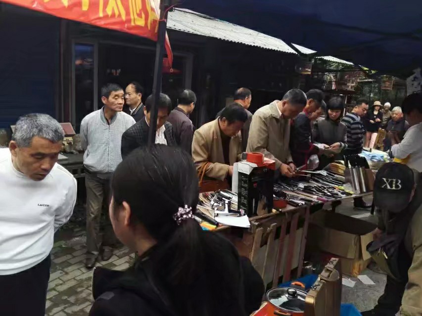 摆地摊20元一把的菜刀怎么样,地摊卖菜刀套路