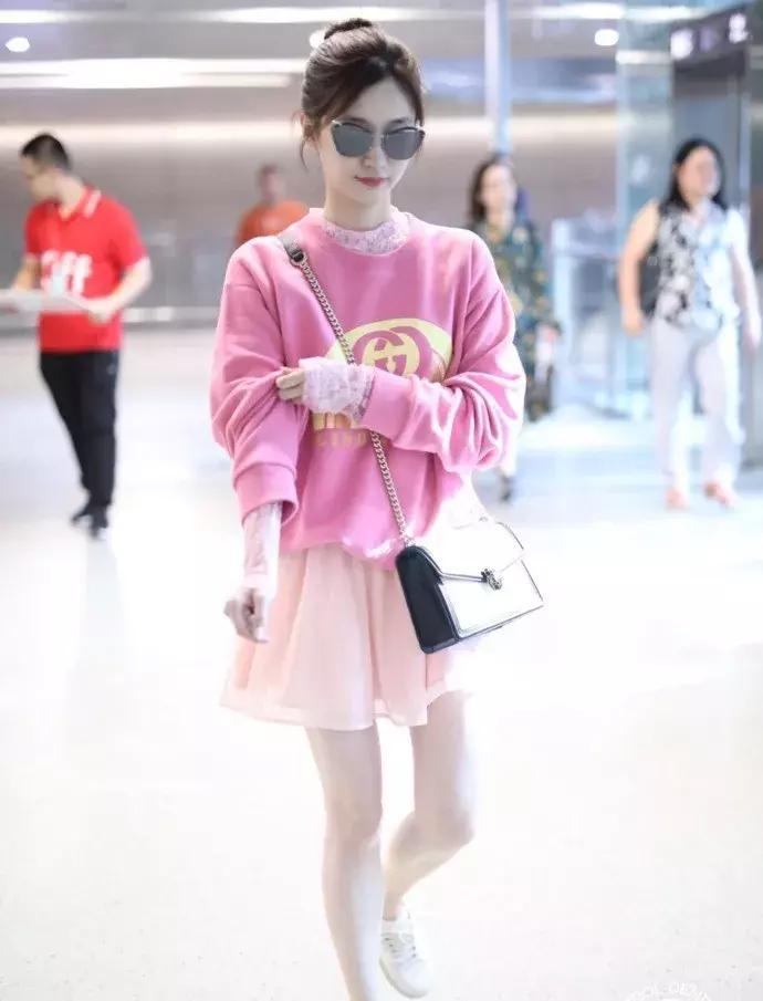 江疏影唐嫣同款大衣,江疏影牛仔棉服