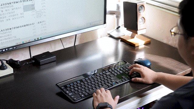 罗技键盘780和罗技k750,罗技k750无线键盘有电池的吗