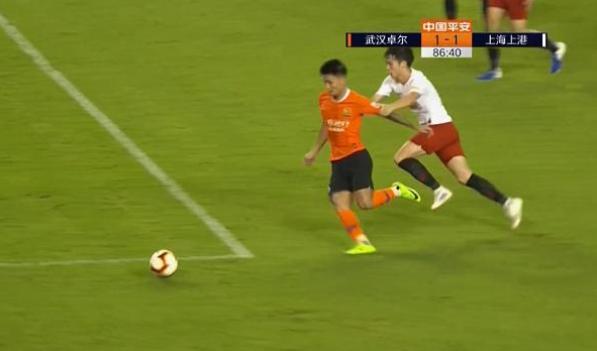 费莱尼进球被吹欧洲报道,费莱尼争议判罚跟18年世界杯比较