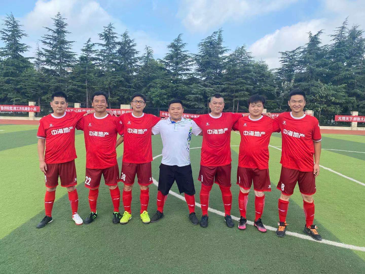 每球必争全力以赴,每球必争敢于拼搏