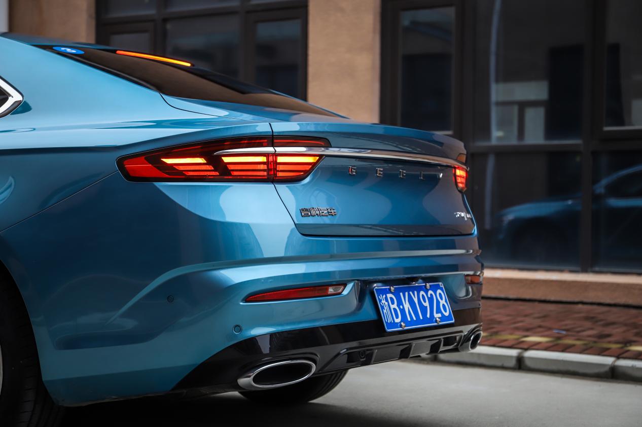 年轻先从动力开始试驾吉利星瑞,颜值才华全都要深度试驾吉利星锐